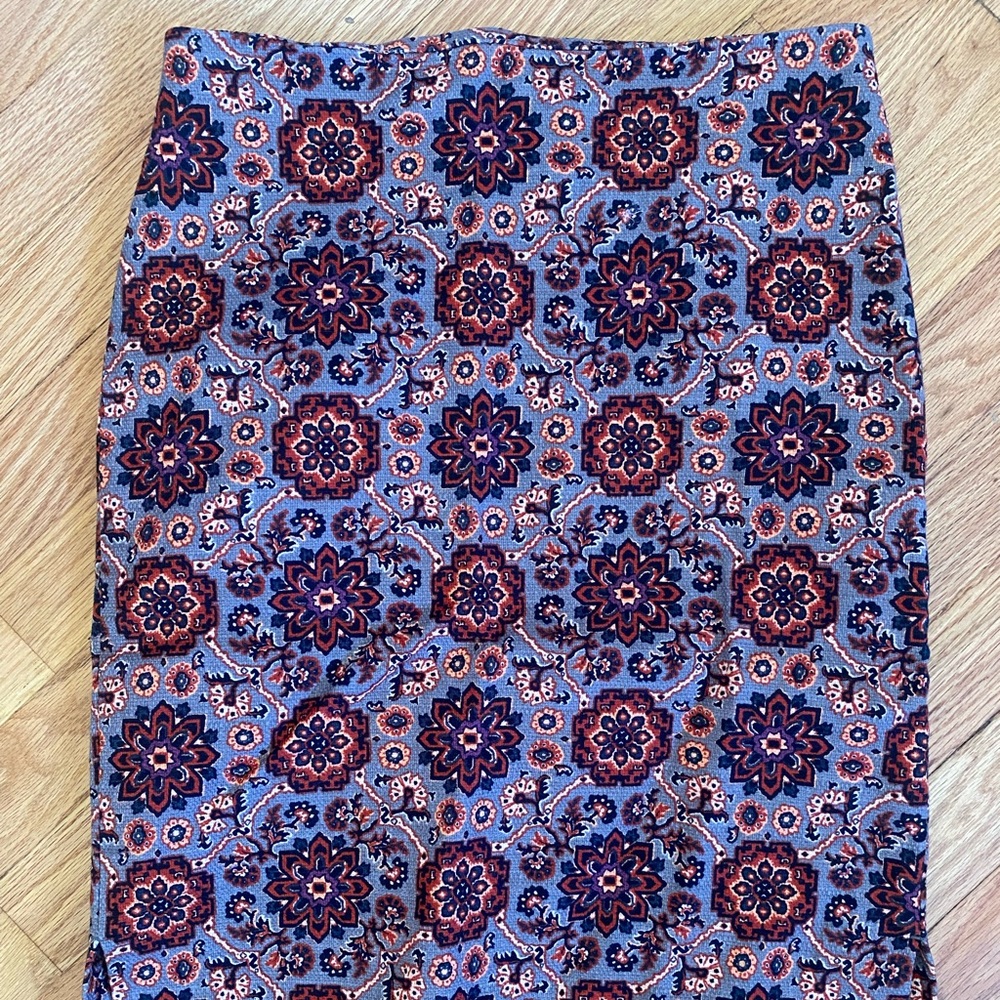 LOFT • Embroidered Pencil Skirt